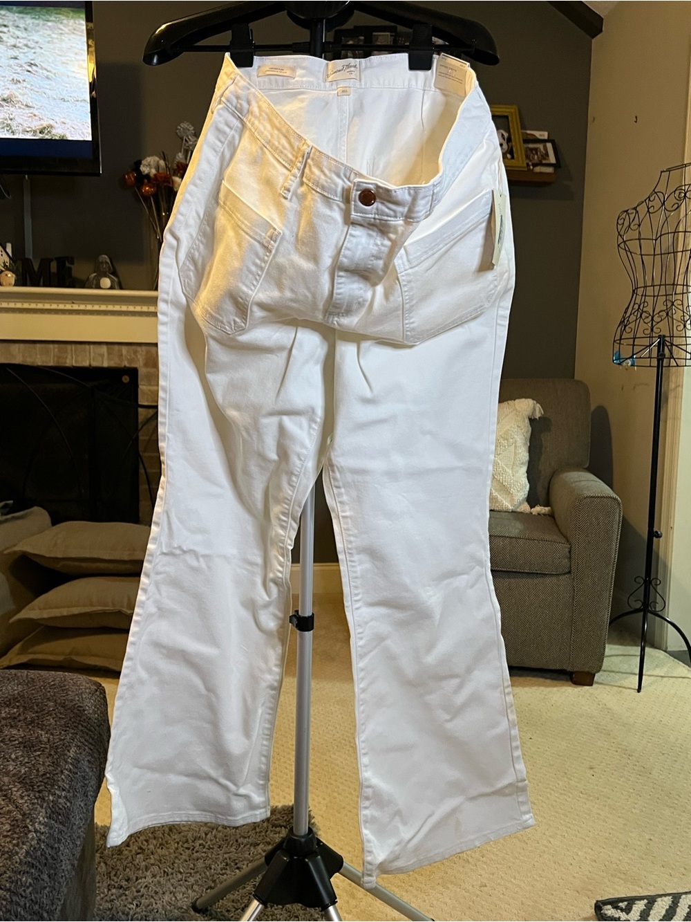 Universal Thread White High-Rise Flare Jeans Sz 17R , NWT